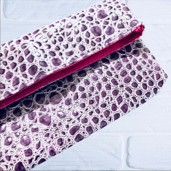 FAUX CROC CLUTCH GLOSSY PURPLE - Picture 8 of 12